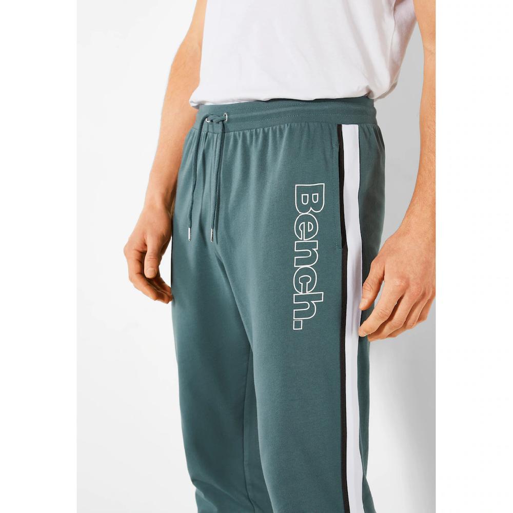 Bench. Loungewear Sweathose Mit Aufgesetzten Streifen An Der Seite Und Logodruck ▷ Für