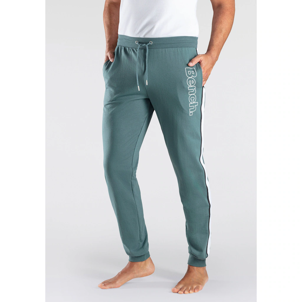 Bench. Loungewear Sweathose mit aufgesetzten Streifen an der Seite und Logodruck ▷ für