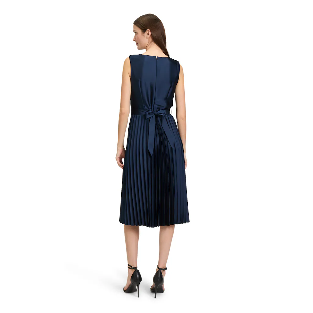 Betty&Co Chiffonkleid »Betty & Co Chiffonkleid Mit Plissee« Plissee