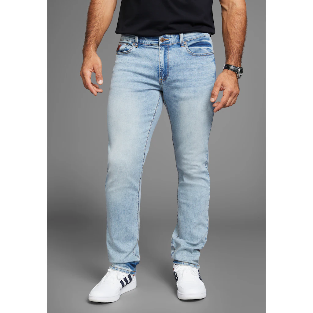Bruno Banani Straight-Jeans »Hutch« Gerade Beinform Teilweise Mit Modischen Destroyed-Effekten ▷ Für