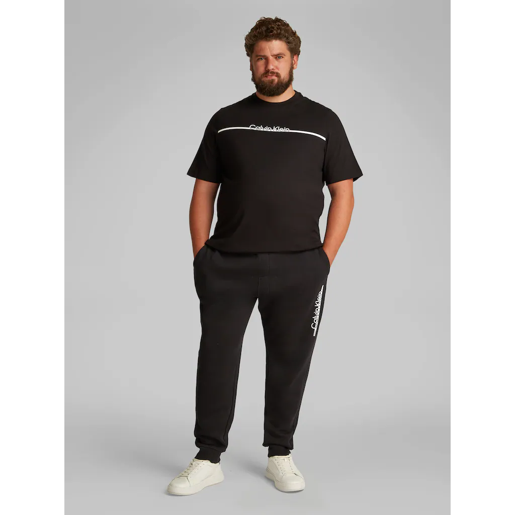 Calvin Klein Big&Tall Jogginghose »BT_SPLIT LINE LOGO JOGGER« In Großen Größen Mit Logoprint ▷ Kaufen