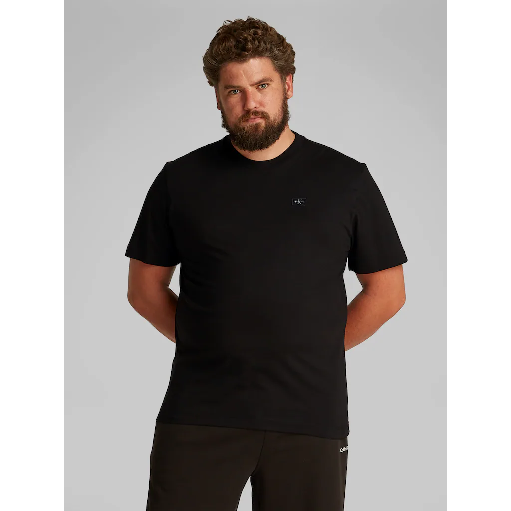 Calvin Klein Jeans Plus T-Shirt »PLUS WOVEN LABEL REGULAR TEE« in großen Größen mit kleinem Logo-Patch ▷ kaufen