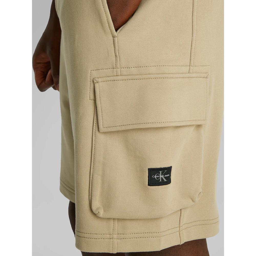 Calvin Klein Jeans Shorts »WOVEN LABEL SHORT« Mit Cargotasche