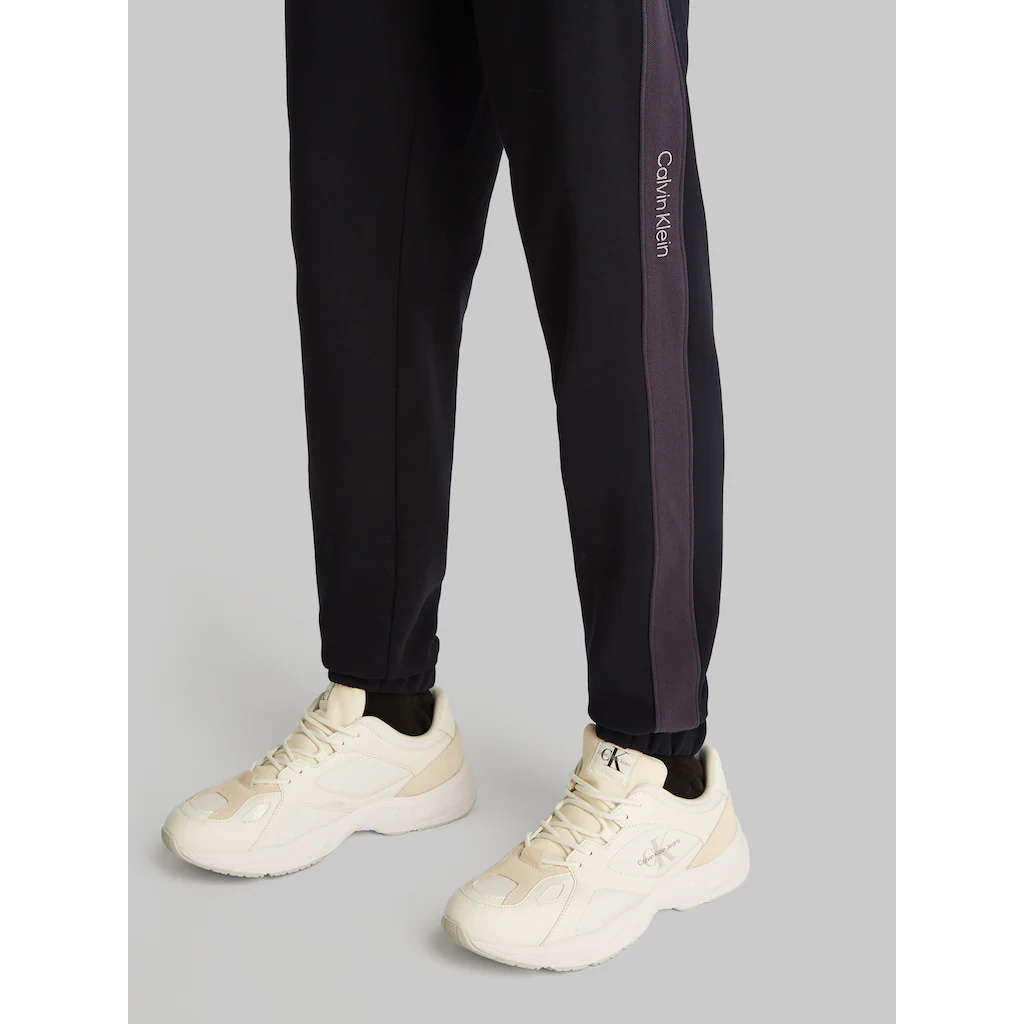 Calvin Klein Jeans Sweathose »LOGO TAPE SWEATPANT« Mit Logobändern ▷ Für