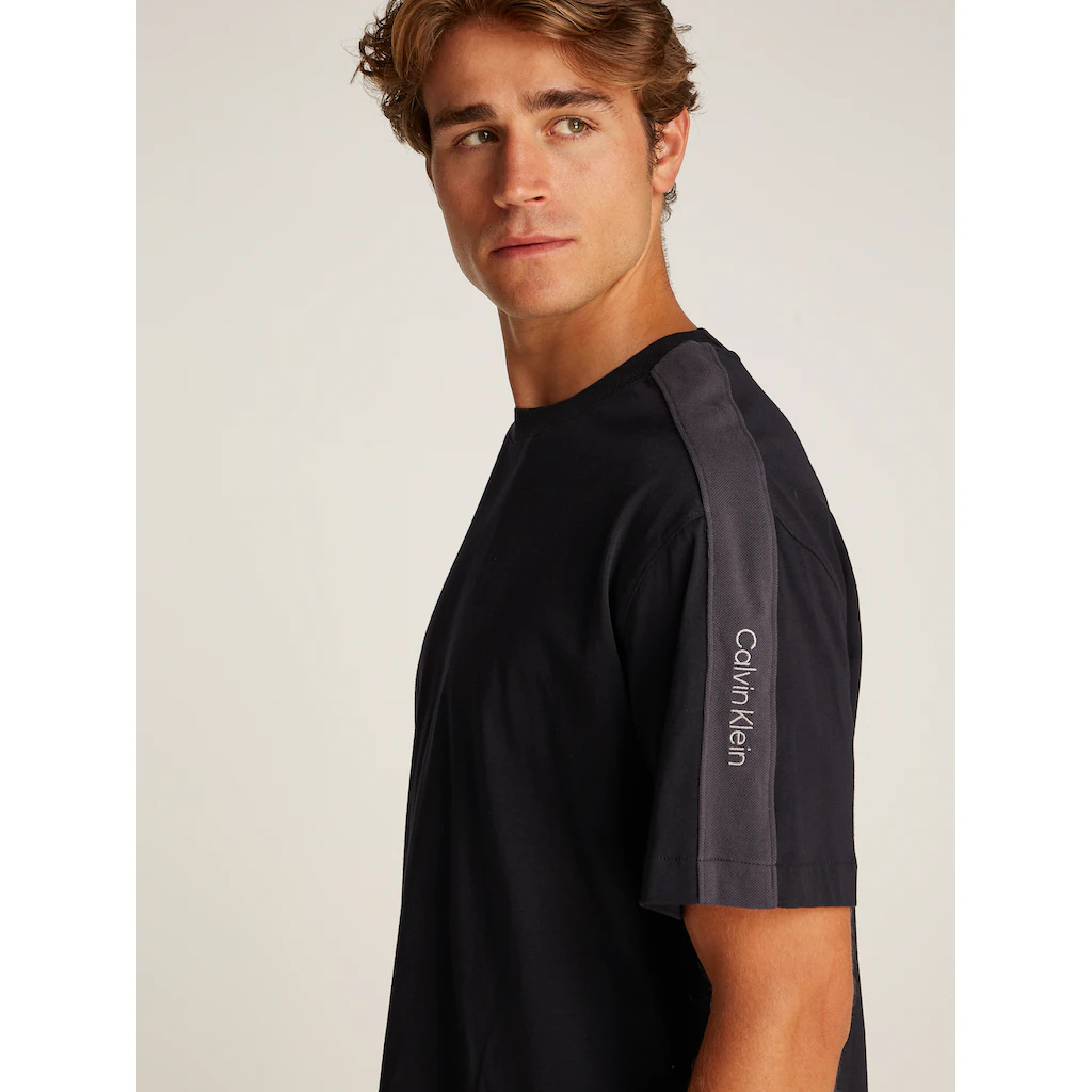 Calvin Klein Jeans T-Shirt »LOGO TAPE TEE« Mit Logo-Band An Den Ärmeln ▷ Kaufen