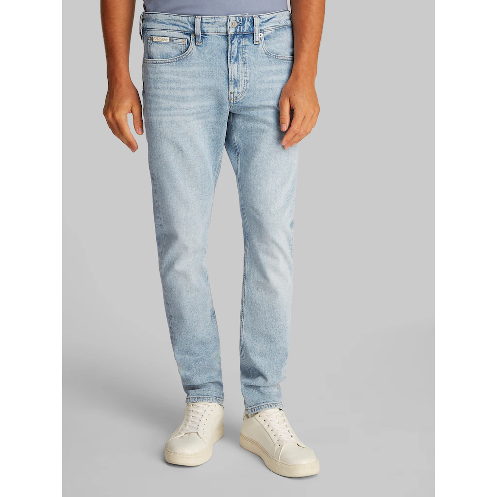 Calvin Klein Jeans Tapered-fit-Jeans »SLIM TAPER« in hellblauer Waschung ▷ für