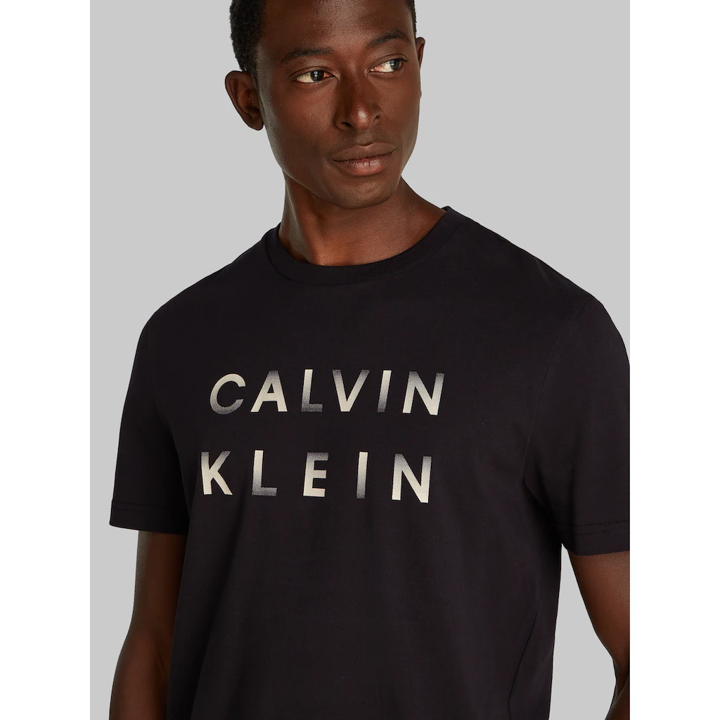 Calvin Klein T-Shirt »CP-ENLARGED LOGO T-SHIRT« Mit Logo Auf Der Brust ▷ Bestellen