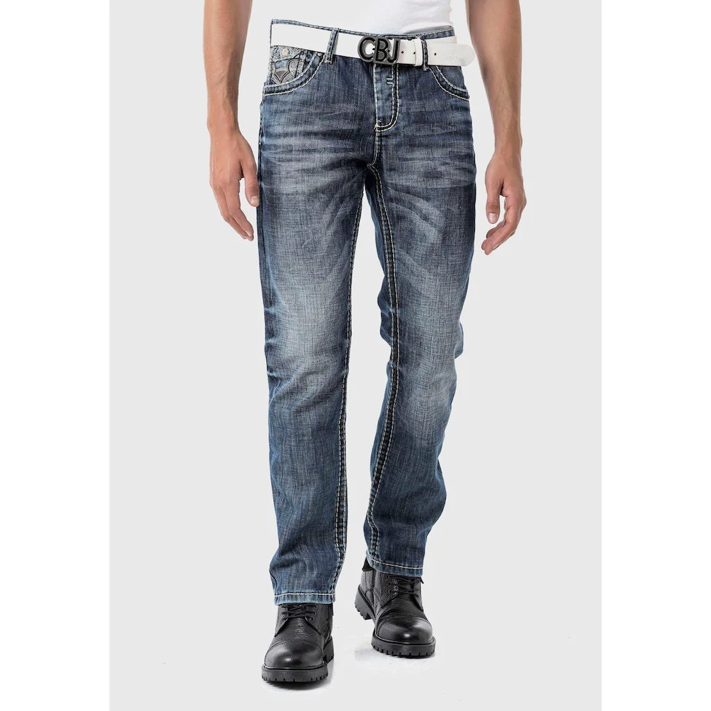 Cipo & Baxx 5-Pocket-Jeans »Hose« im modernen Schnitt
