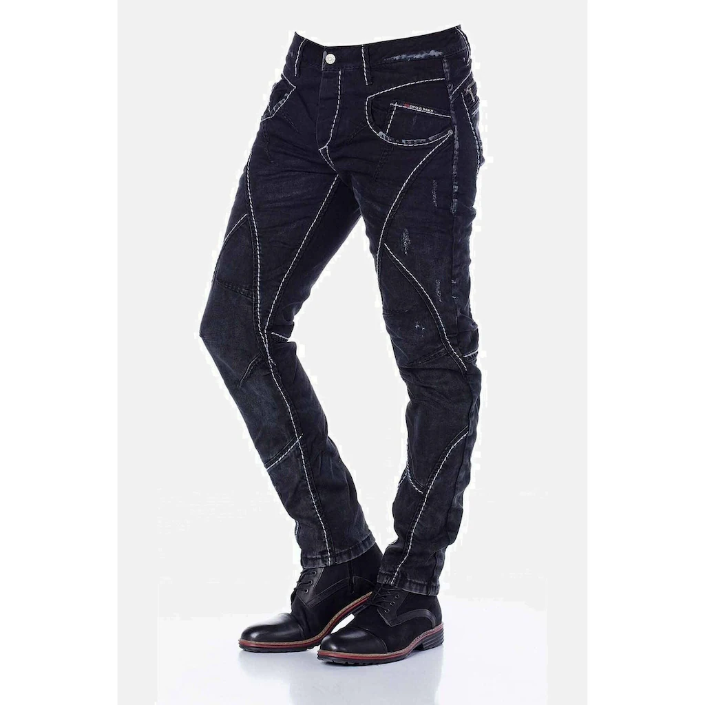 Cipo & Baxx 5-Pocket-Jeans »Jeans« mit extravaganten Teilungsnähten CD288