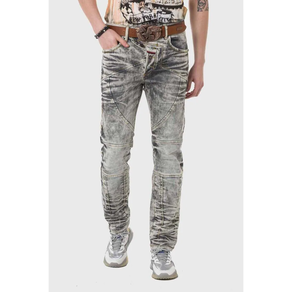 Cipo & Baxx 5-Pocket-Jeans »Jeans« mit markantem Design