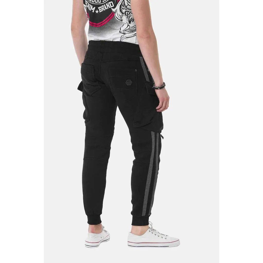 Cipo & Baxx Trainingshose »HOMEWEAR« Im Sportlichen Look CR125A
