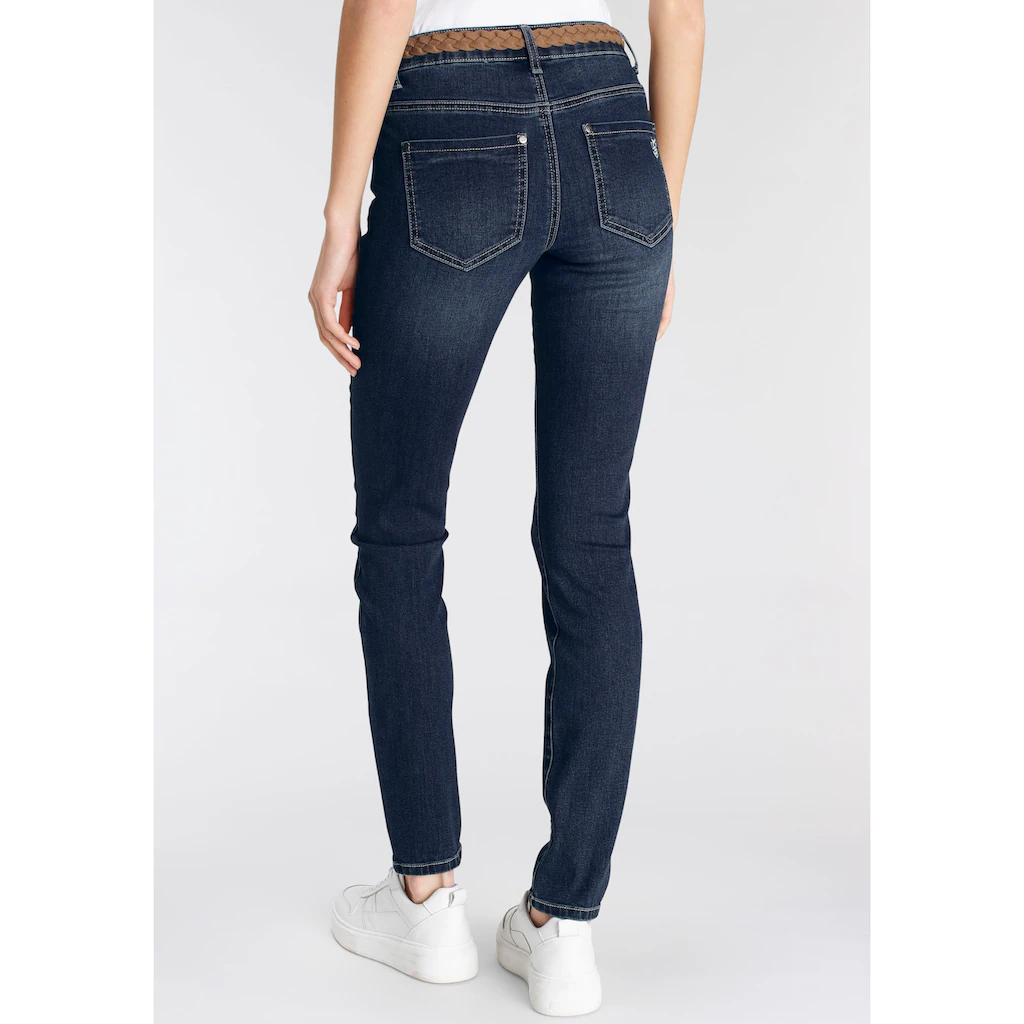 DELMAO Slim-fit-Jeans (Set 2 Tlg. Mit Gürtel) Schmale Beinform Normale Leibhöhe Knöchellang