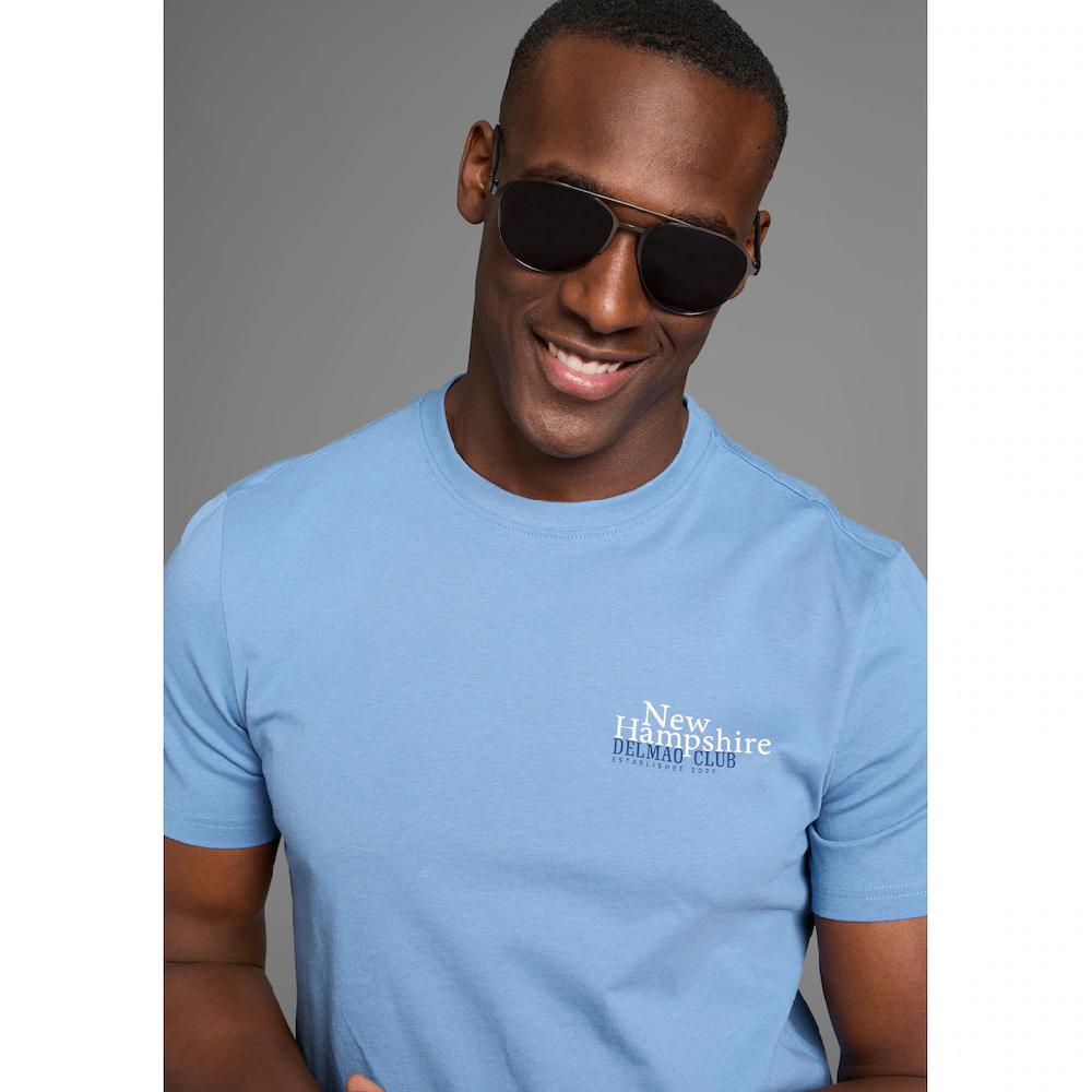 DELMAO T-Shirt Mit Dezentem Logo-Schriftzug Im Club-Design