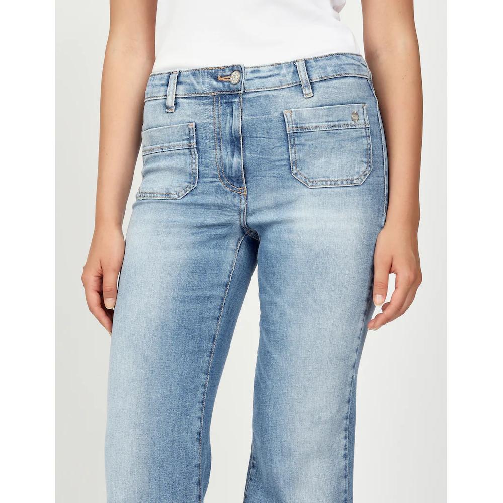GANG Bootcut-Jeans »94 JESSI FLARED« Im Angesagten Leo Muster