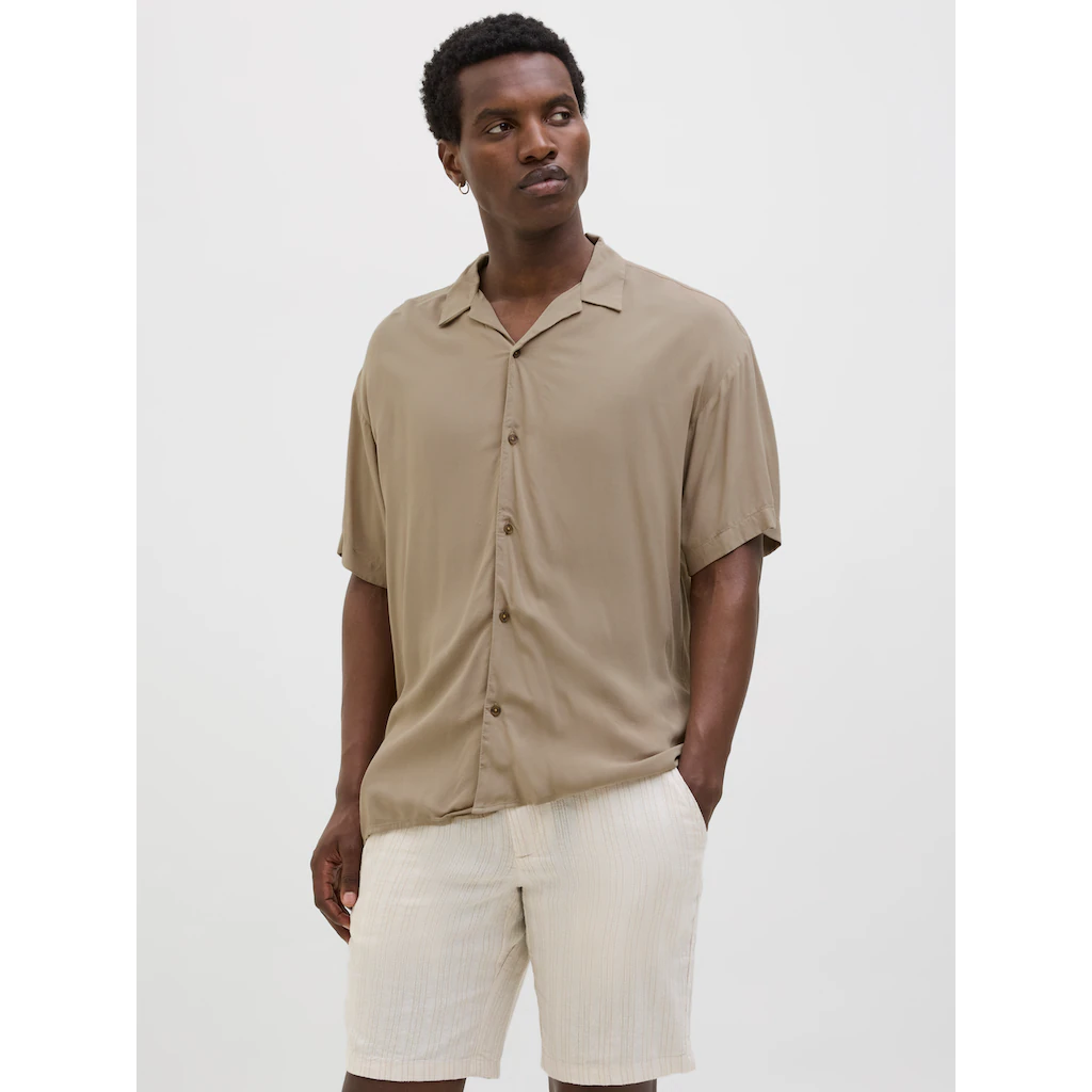 Jack & Jones Kurzarmhemd »JJEJEFF SOLID RESORT SHIRT S/S SN« mit Resort Kragen