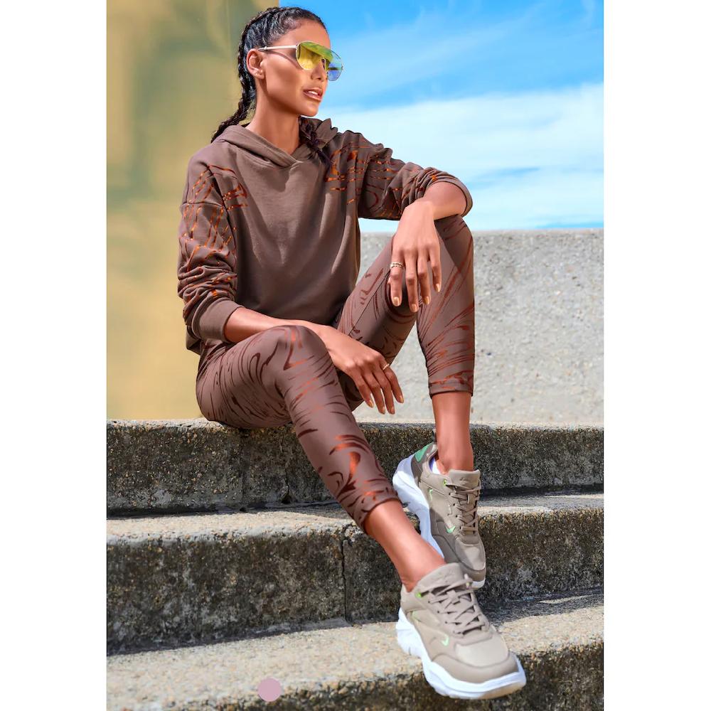 LASCANA ACTIVE Funktionsleggings Sportleggings Mit Glänzendem Print Und 3D Schriftzug