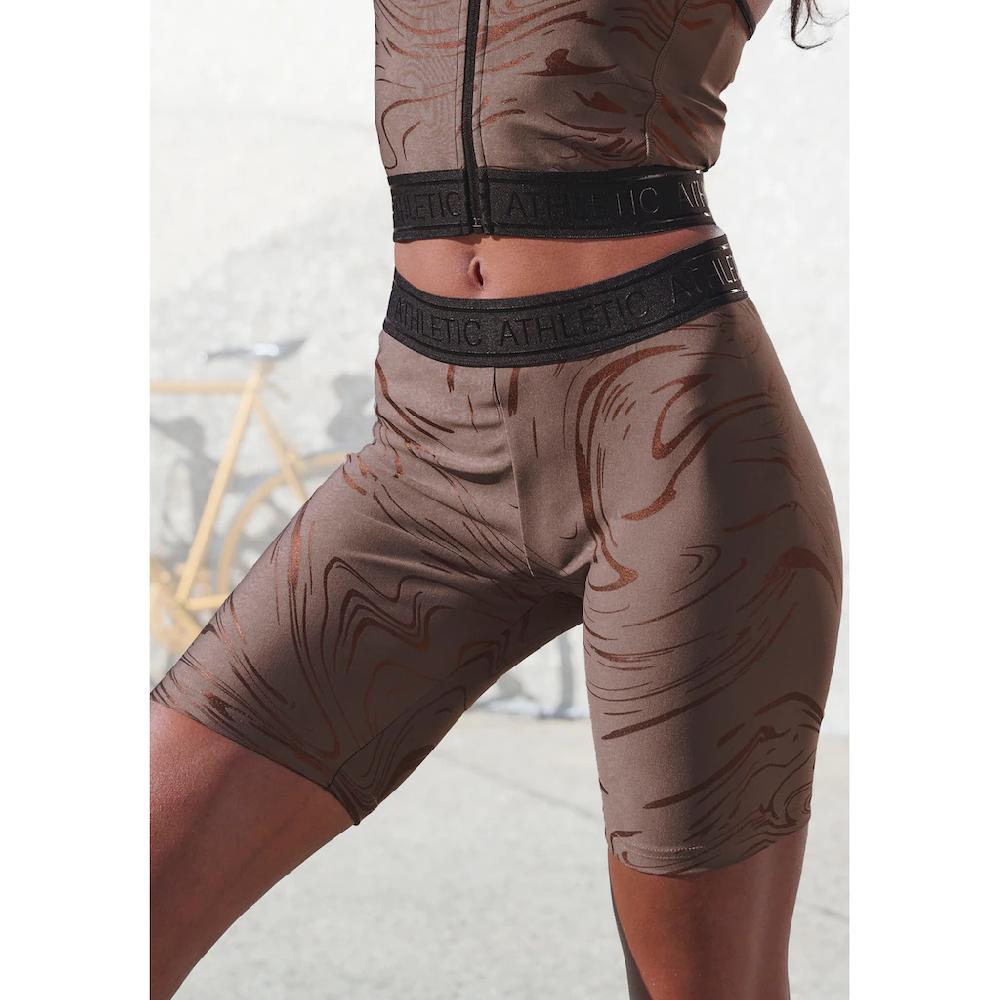 LASCANA ACTIVE Funktionsshorts mit glänzendem 3D Schriftzug auf dem Bund