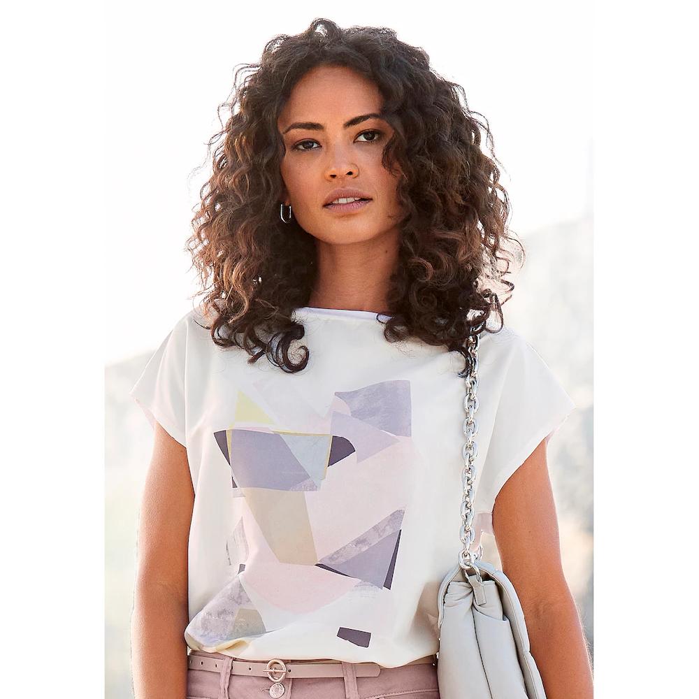 LASCANA Kurzarmshirt mit Frontprint lockeres T-Shirt mit Vorderseite aus Satin