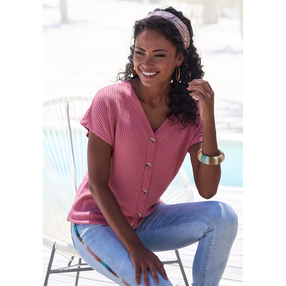 LASCANA Kurzarmshirt »mit Zierknopfleiste« aus weicher Piqué-Qualität