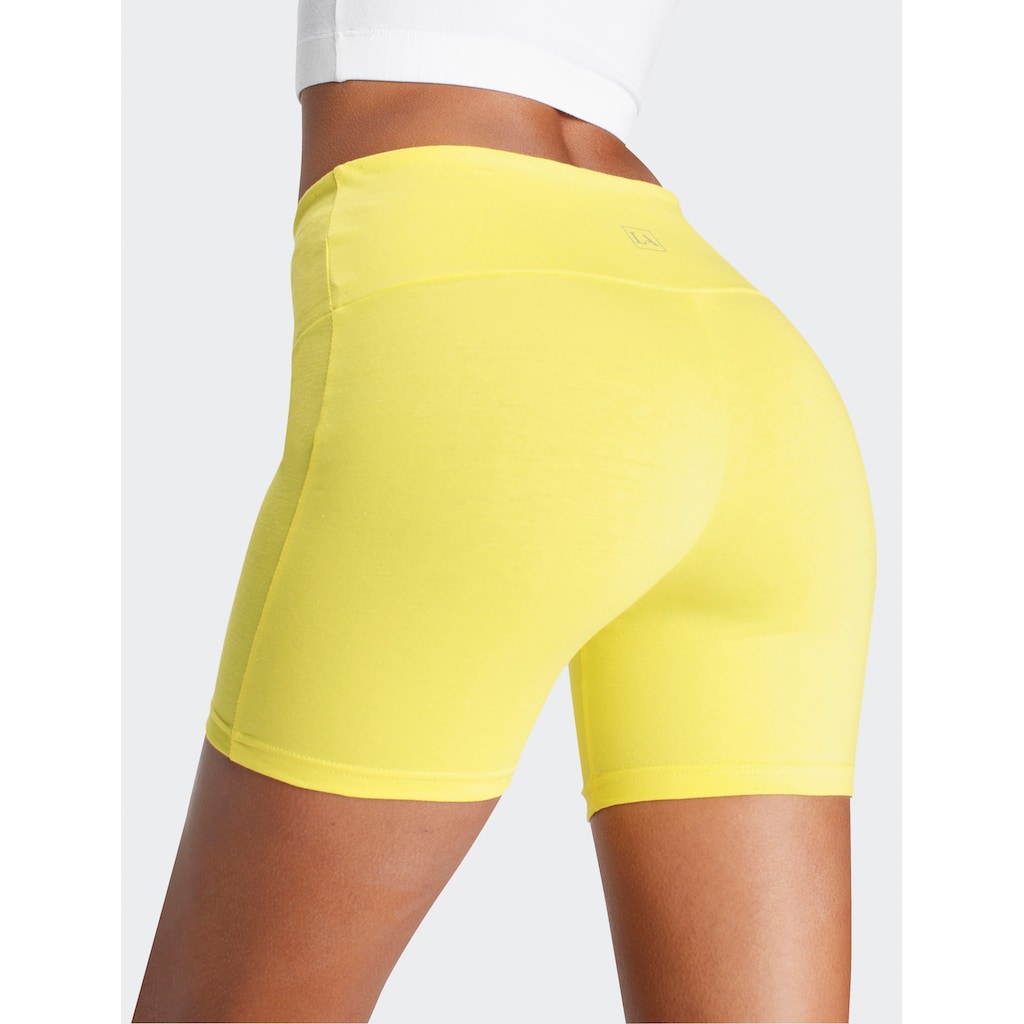LASCANA Shorts mit breitem Bündchen und Logodruck Loungewear