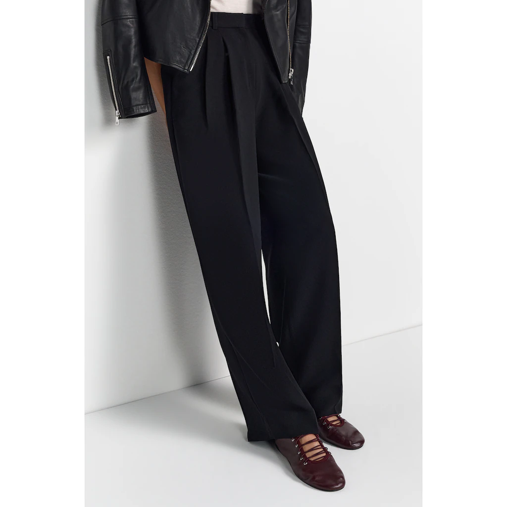 RICHROYAL Bügelfaltenhose Mit Markenlabel über der Tasche