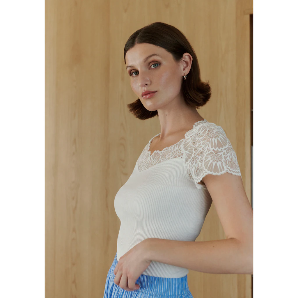 Rosemunde T-Shirt Wunderschöner Elastischer Vintage-Spitzenbesatz