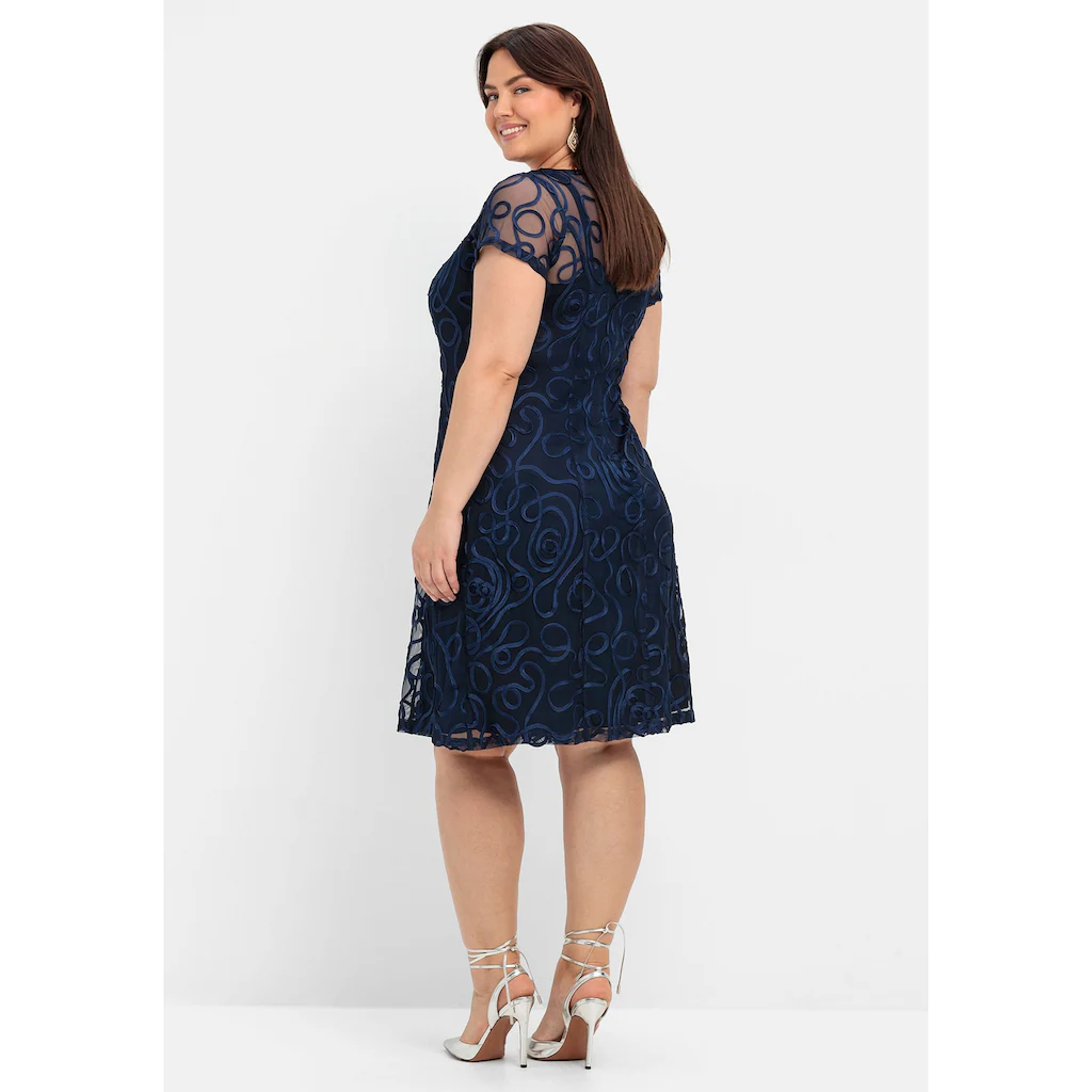 Sheego Spitzenkleid »Große Größen« In Leicht Ausgestellter Passform
