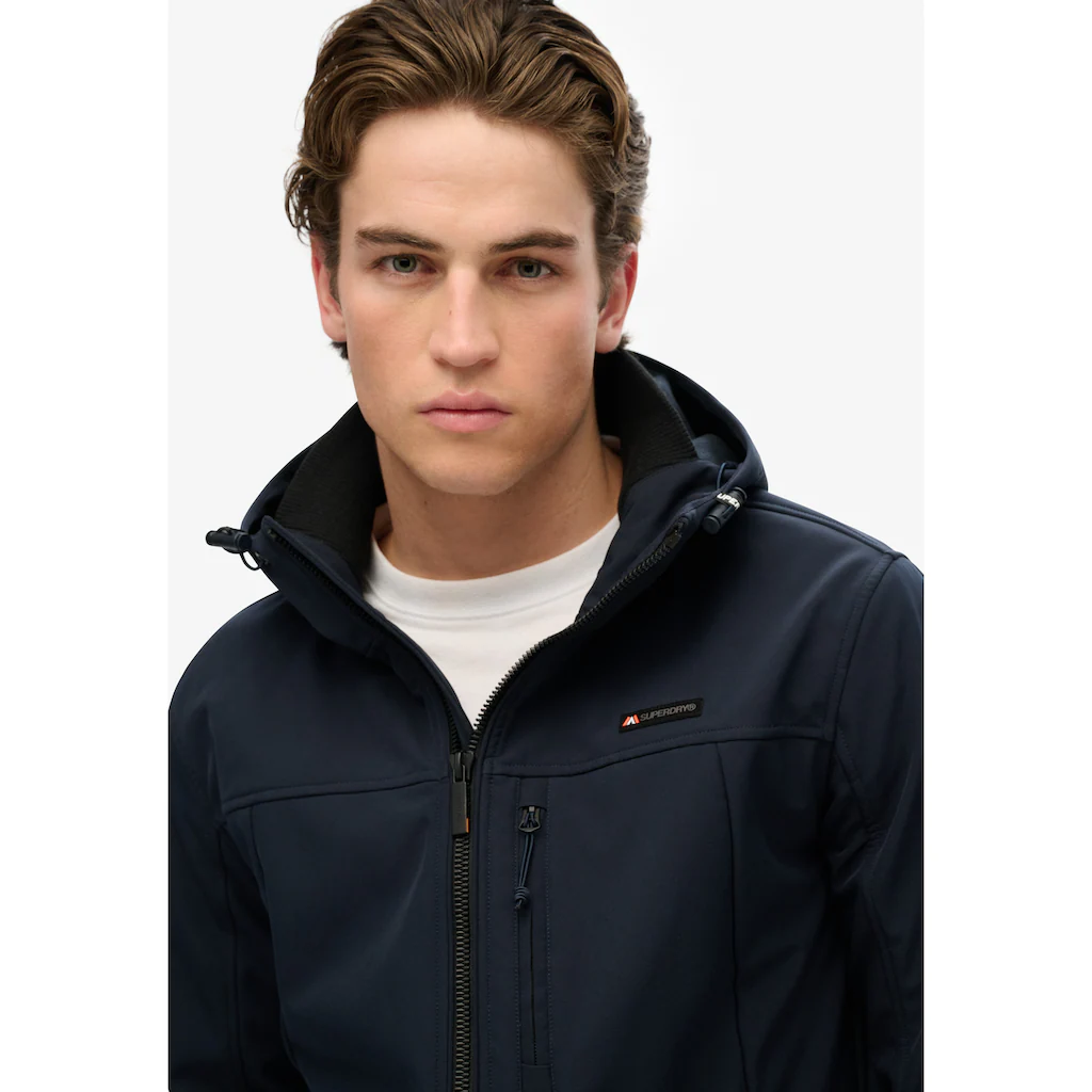 Superdry Outdoorjacke »HOODED SOFT SHELL TREKKER JKT« Mit Kapuze ▷ Kaufen