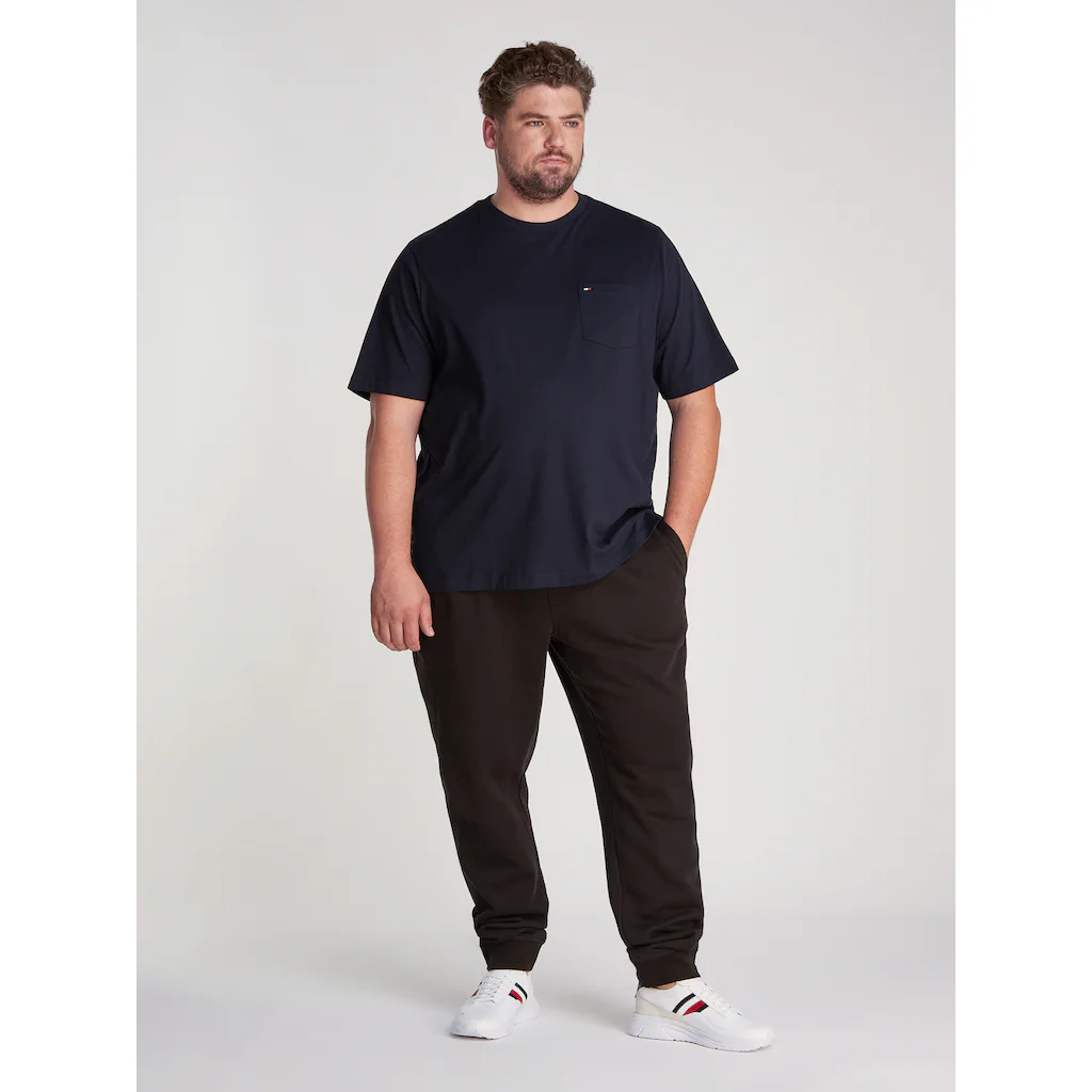 Tommy Hilfiger Big & Tall Rundhalsshirt »BT-ESSENTIAL SOLID POCKET TEE-B« In Große Größen Logostickerei ▷ Für