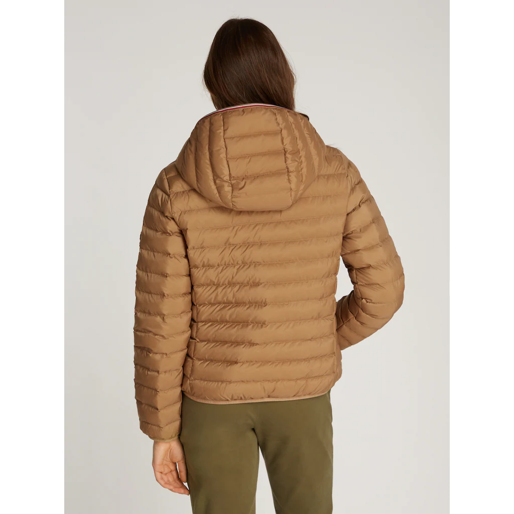 Tommy Hilfiger Steppjacke »REVERSIBLE LW PADDED JACKET« Mit Kapuze Mit Reversible Tragemöglichkeit Leichte Wattierung Logo-Patch