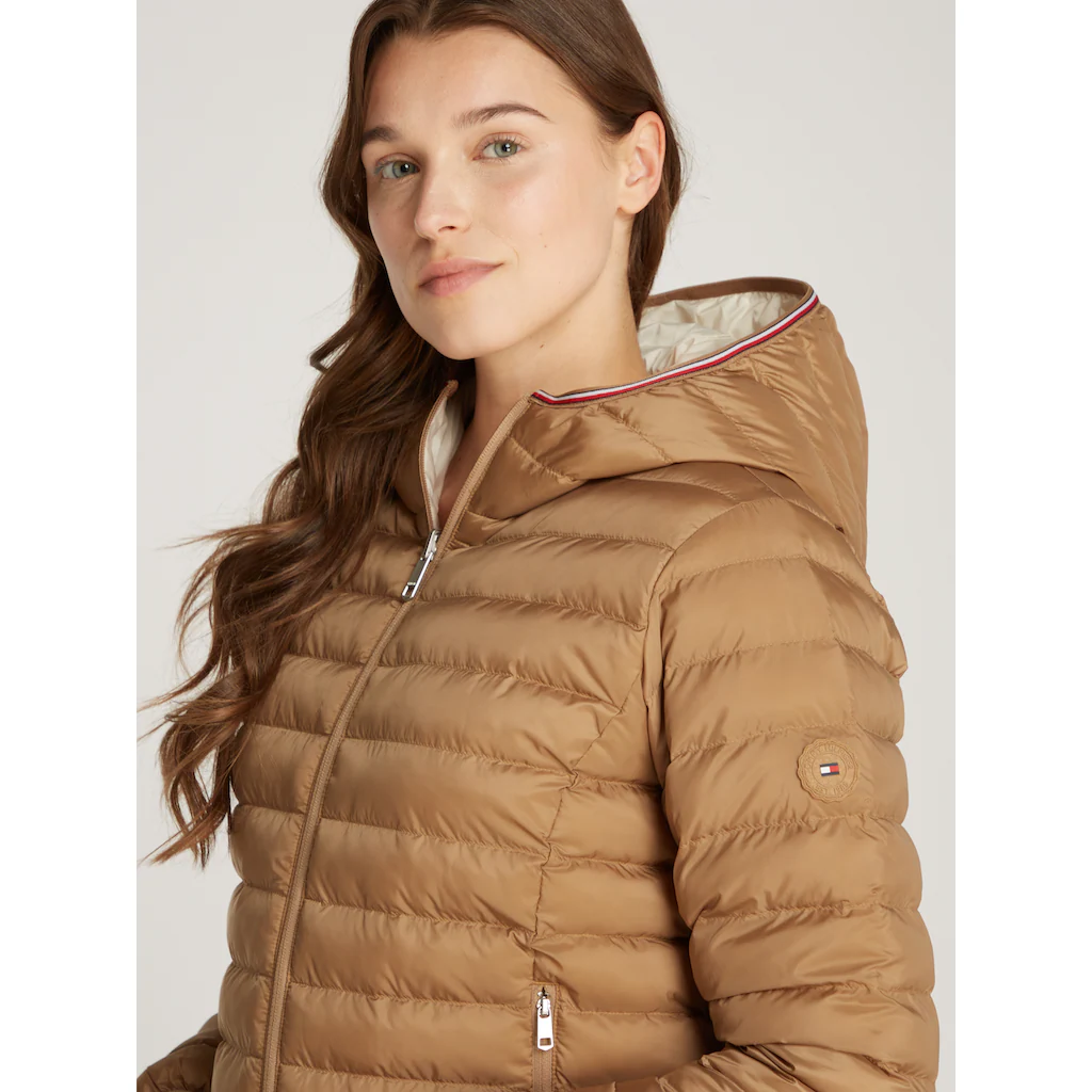 Tommy Hilfiger Steppjacke »REVERSIBLE LW PADDED JACKET« Mit Kapuze Mit Reversible Tragemöglichkeit Leichte Wattierung Logo-Patch