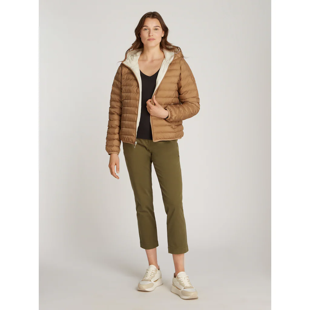 Tommy Hilfiger Steppjacke »REVERSIBLE LW PADDED JACKET« Mit Kapuze Mit Reversible Tragemöglichkeit Leichte Wattierung Logo-Patch