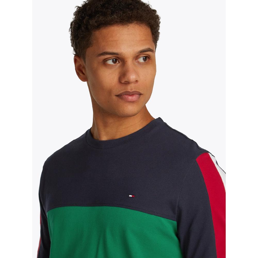 Tommy Hilfiger T-Shirt »GLOBAL STRIPE COLOURBLOCK TEE« Im Modischen Colorblocking ▷ Für