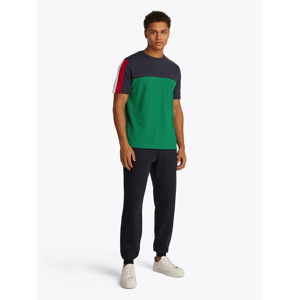 Tommy Hilfiger T-Shirt »GLOBAL STRIPE COLOURBLOCK TEE« Im Modischen Colorblocking ▷ Für