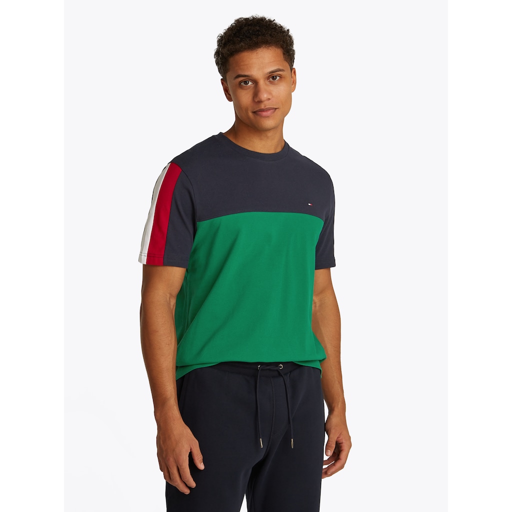 Tommy Hilfiger T-Shirt »GLOBAL STRIPE COLOURBLOCK TEE« im modischen Colorblocking ▷ für