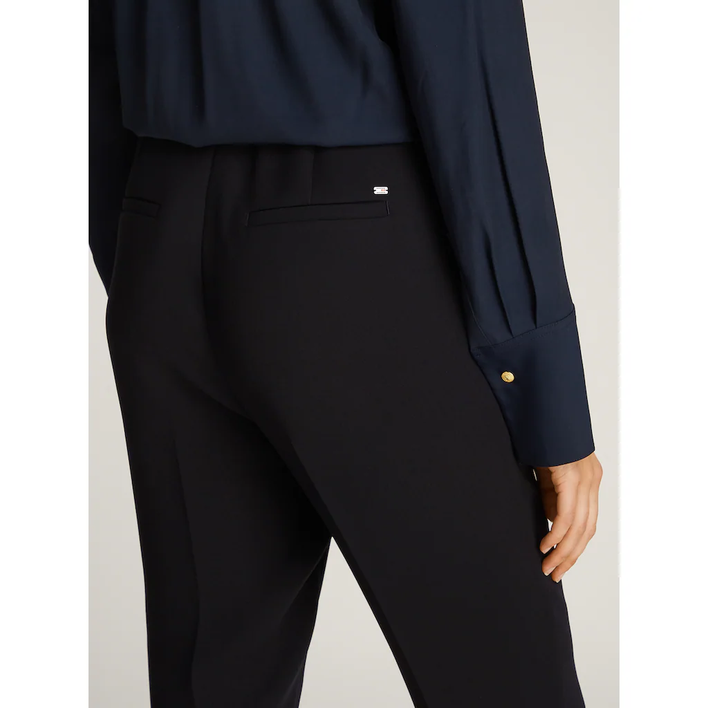 Tommy Hilfiger Webhose »CREPE SLIM PULL ON PANT« Mit Metalllabel Bügelfalten