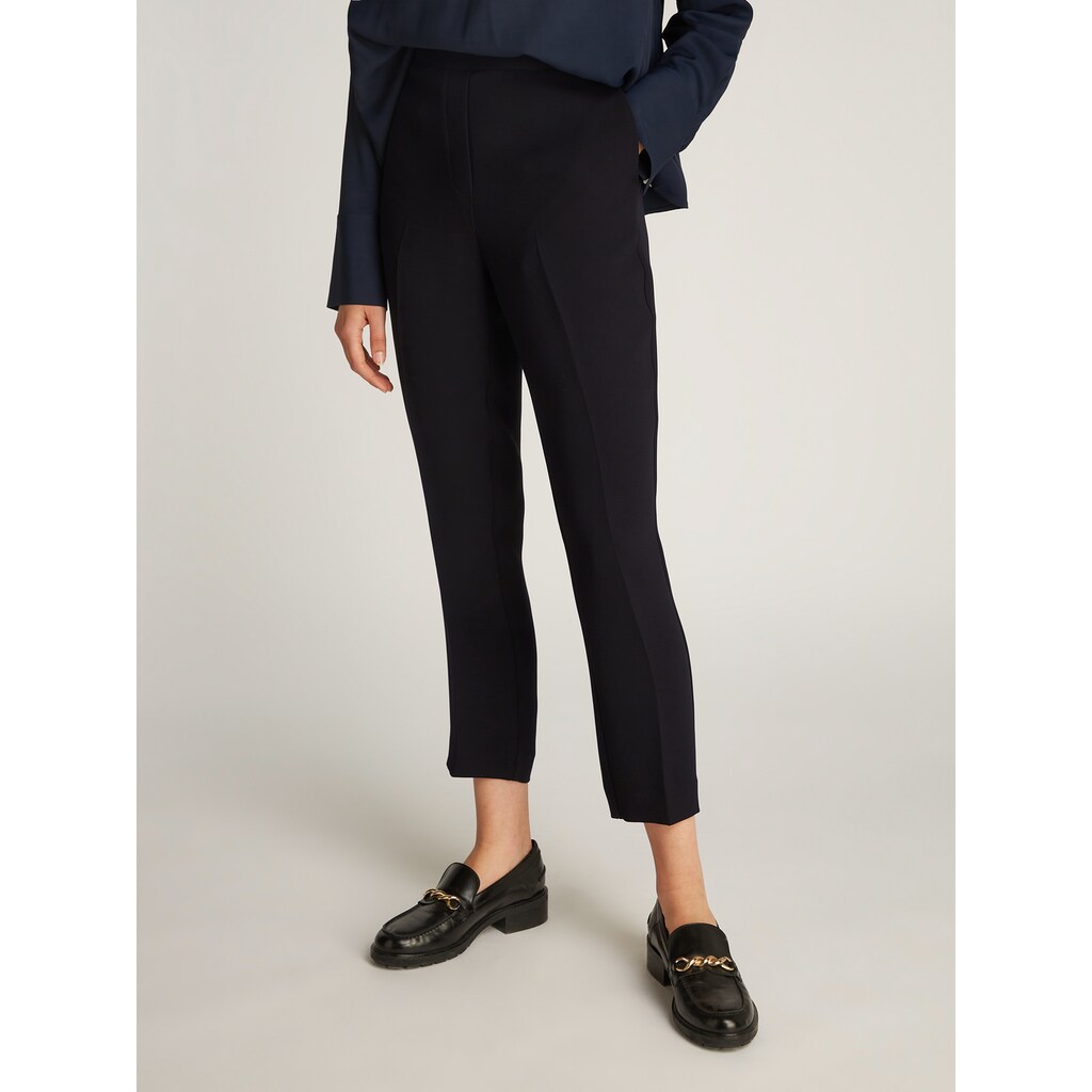 Tommy Hilfiger Webhose »CREPE SLIM PULL ON PANT« mit Metalllabel Bügelfalten