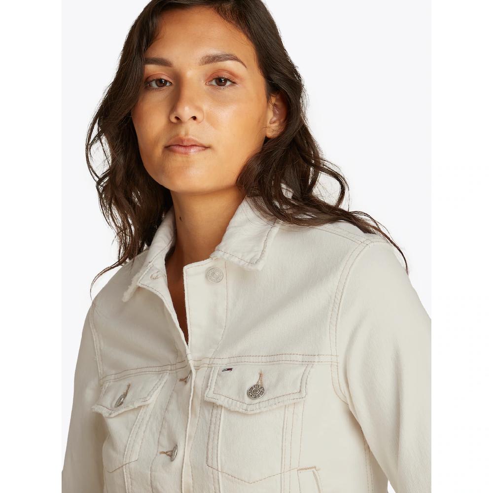 Tommy Jeans Jeansjacke »CLASSIC TRUCKER JACKET BI8194« Mit Brusttaschen Logo-Badge