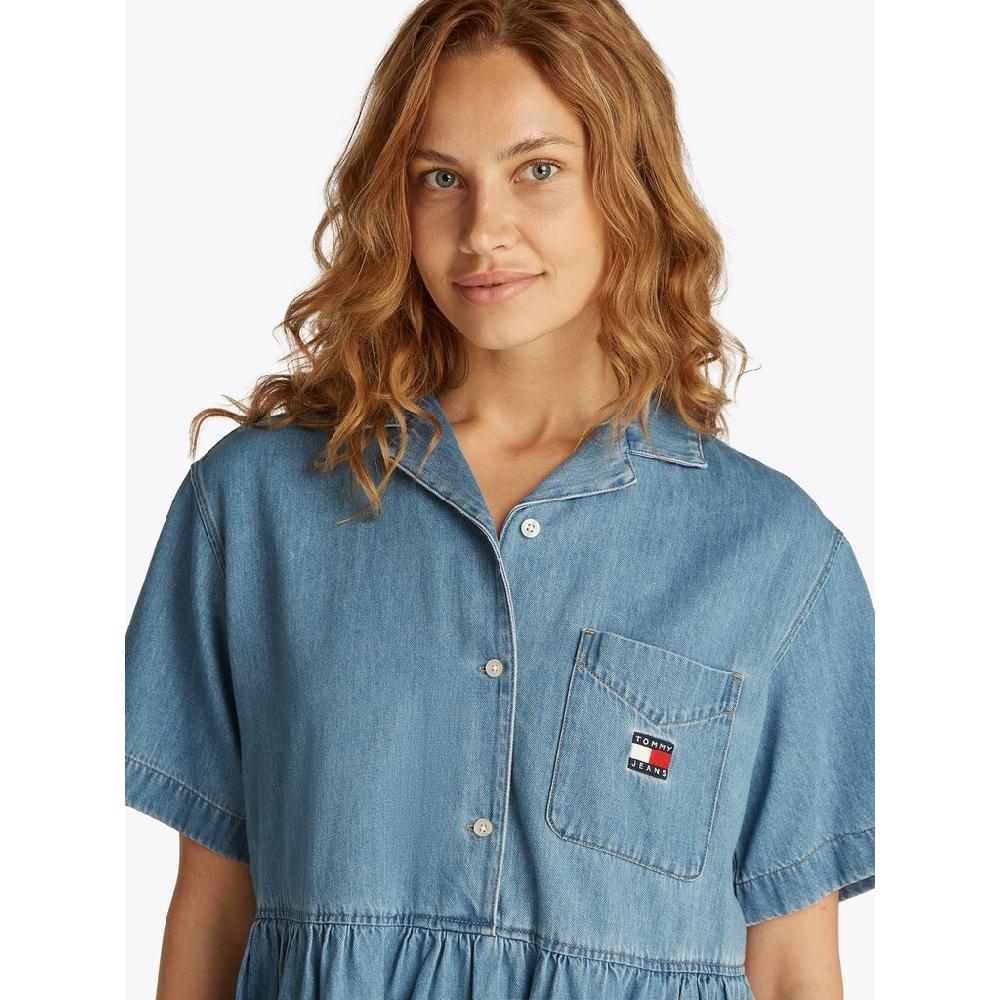 Tommy Jeans Jeanskleid »TJW LT DENIM DRESS EXT« In Mini-Länge Mit Logostickerei In Blauer Waschung