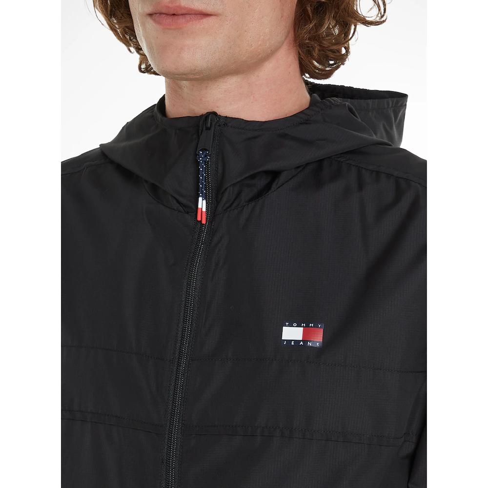 Tommy Jeans Outdoorjacke »TJM LW CHICAGO JACKET« Mit Kapuze Mit Logoprägung Auf Raten
