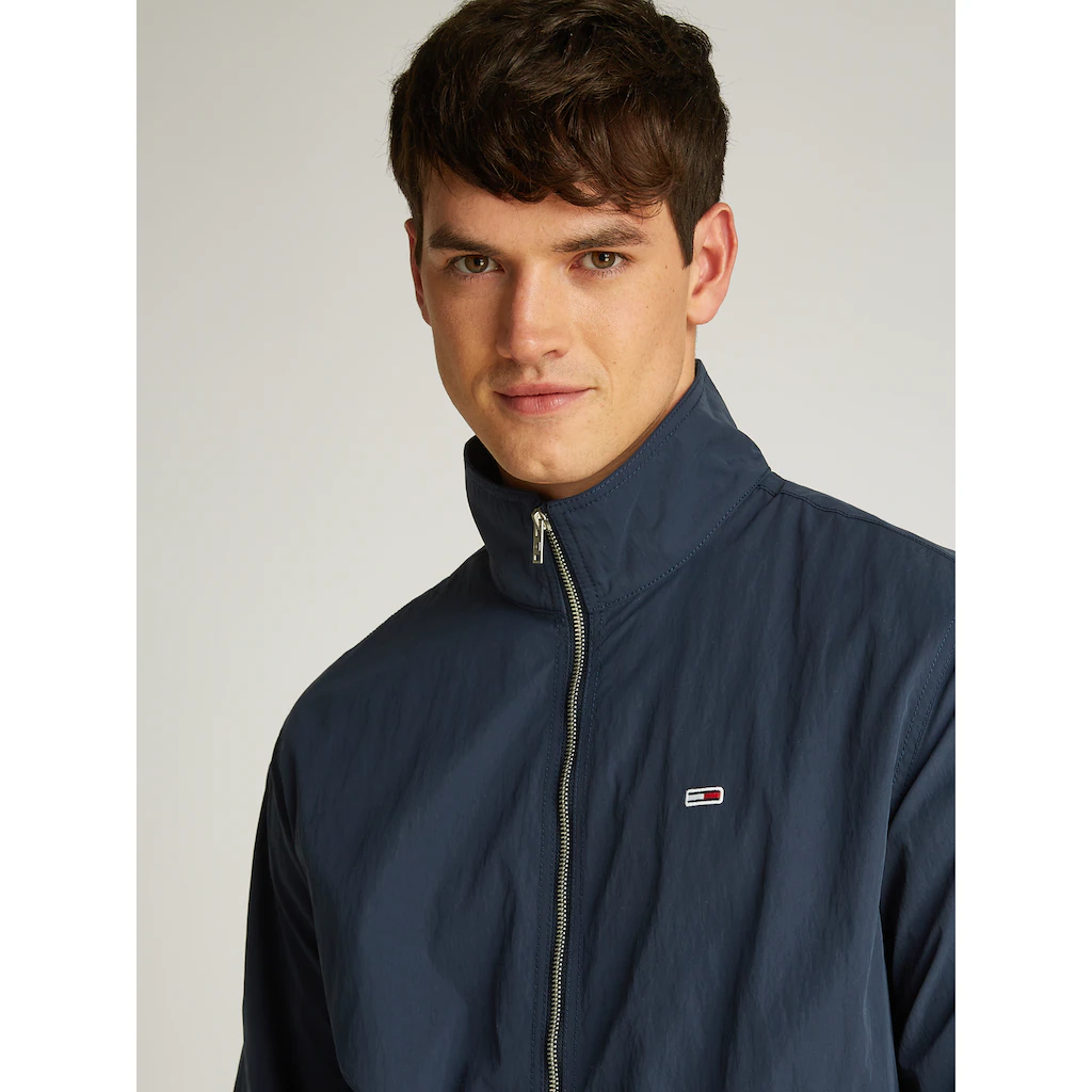 Tommy Jeans Plus Allwetterjacke »TJM ESSENTIAL JACKET EXT« In Großen Größen Logostickerei Eingriffstaschen ▷ Bestellen