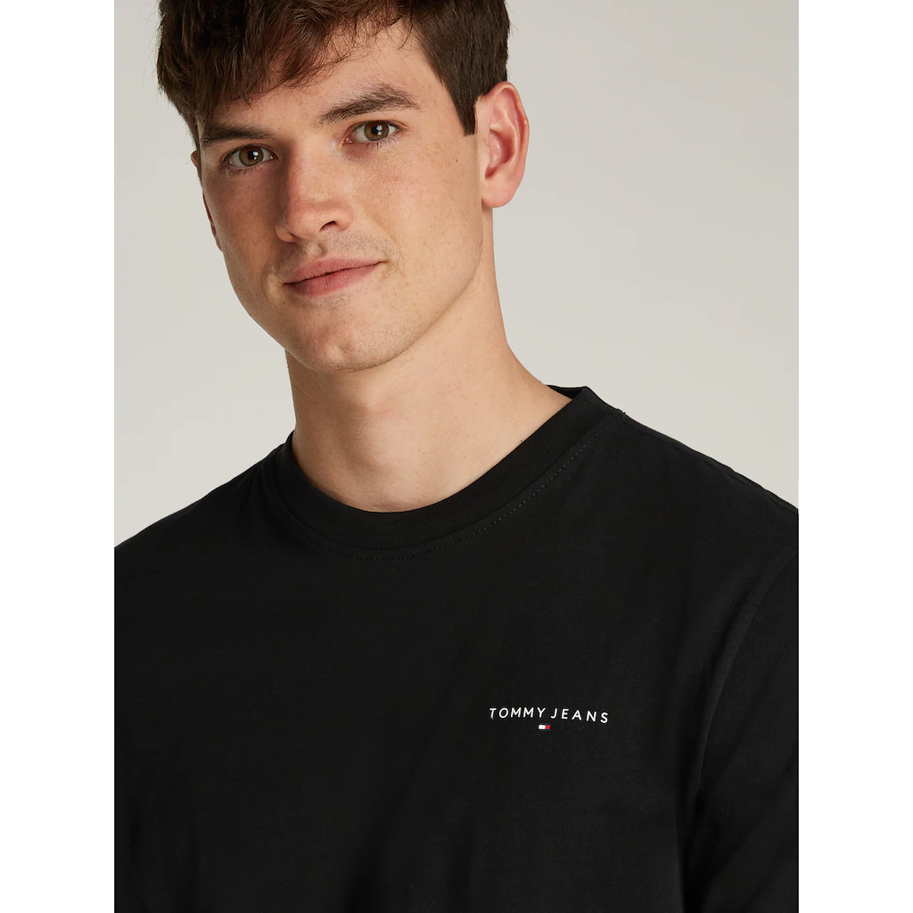 Tommy Jeans Plus Langarmshirt »TJM SLIM LINEAR CHEST LS TEE EXT« In Großen Größen Logodruck ▷ Bestellen