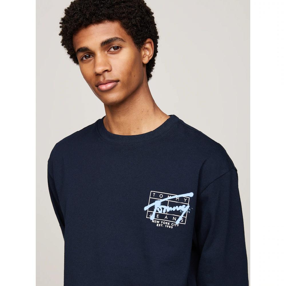Tommy Jeans Plus Longsleeve »TJM REG SPRAY TEE LS EXT« Große Größen Mit Großem Print Auf Dem Rücken ▷ Bestellen