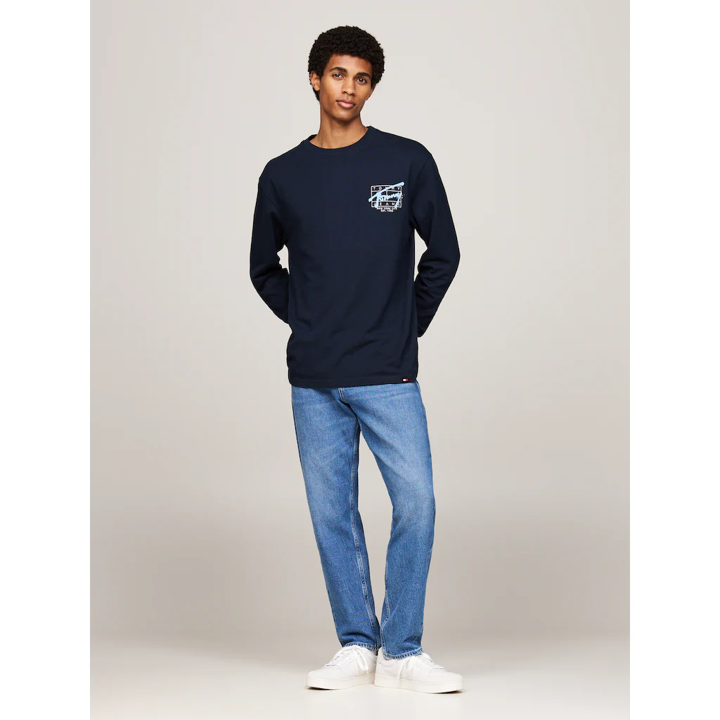 Tommy Jeans Plus Longsleeve »TJM REG SPRAY TEE LS EXT« Große Größen Mit Großem Print Auf Dem Rücken ▷ Bestellen