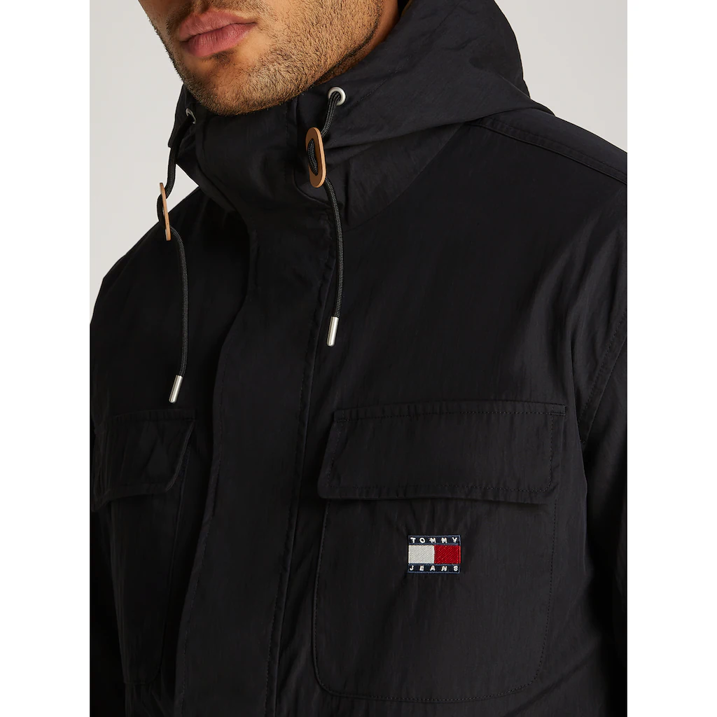 Tommy Jeans Sommerjacke »TJM UTILITY PARKA« Mit Kapuze Mit Logoprägung