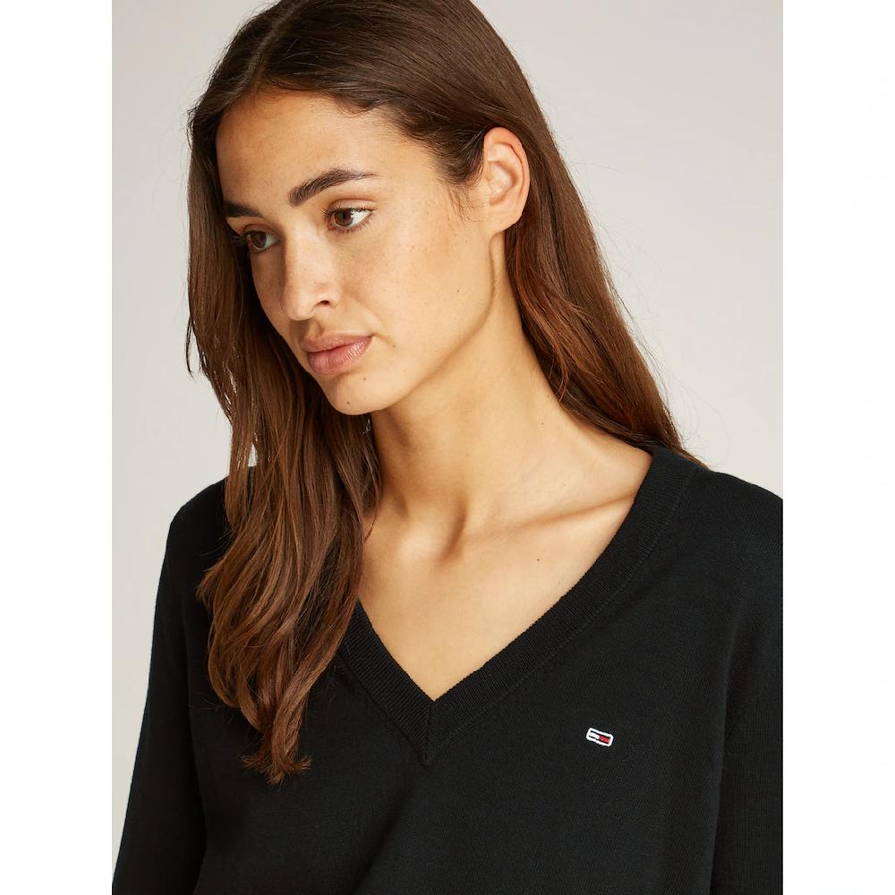 Tommy Jeans V-Ausschnitt-Pullover »TJW ESSENTIAL VNECK SWEATER EXT« Mit Logostickerei