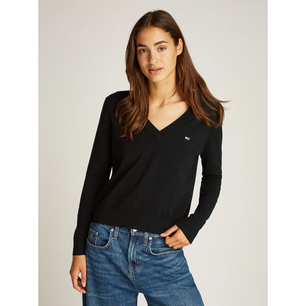 Tommy Jeans V-Ausschnitt-Pullover »TJW ESSENTIAL VNECK SWEATER EXT« mit Logostickerei