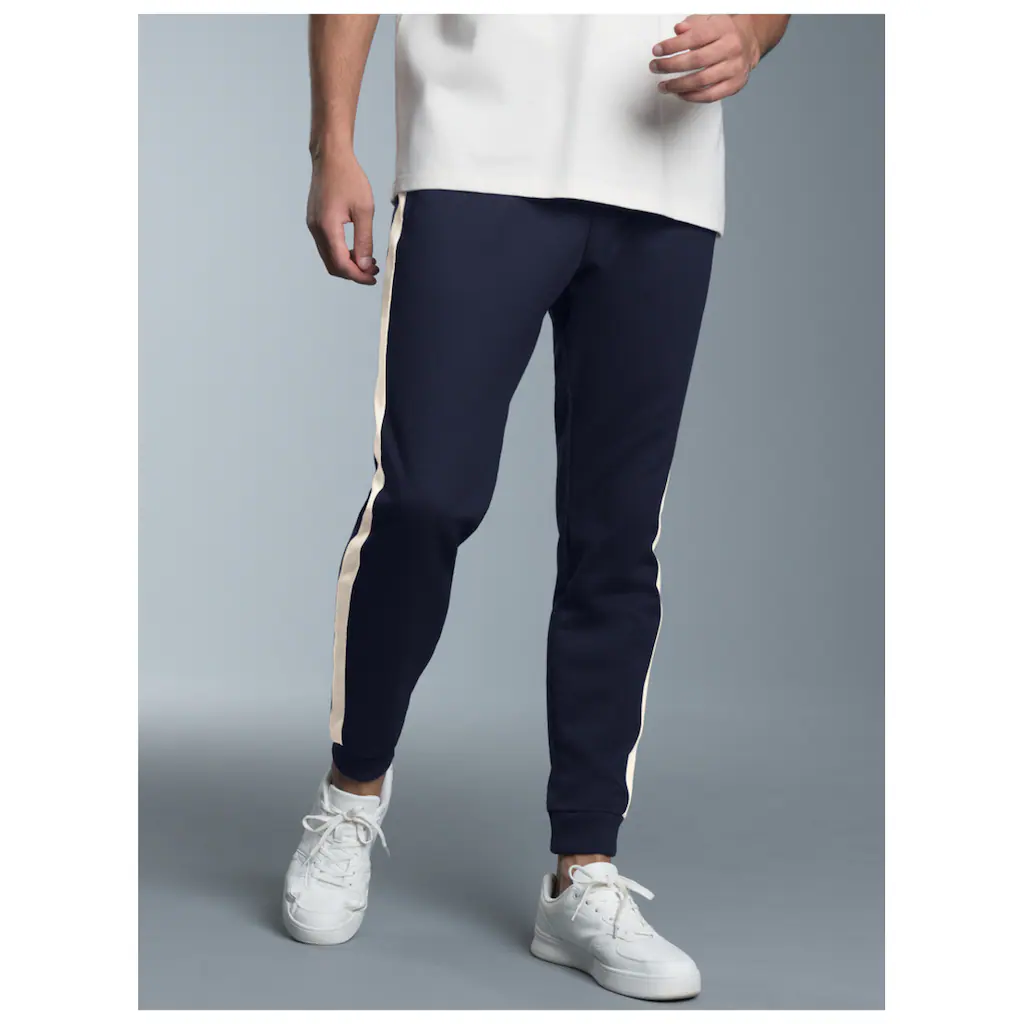 Trigema Jerseyhose »TRIGEMA Jogginghose Mit Kontrastfarbigen Seitenstreifen« (1 Tlg.)
