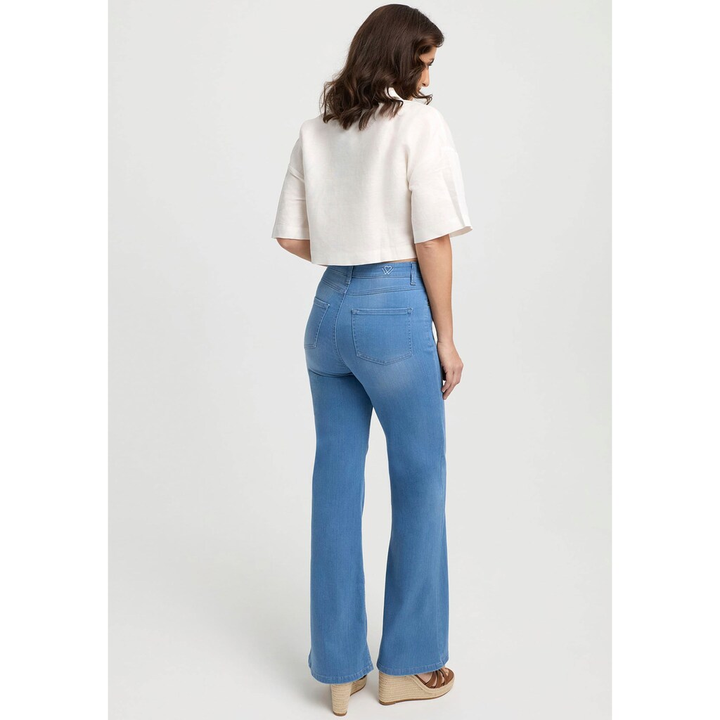 Wonderjeans Bootcut-Jeans In Hellblauer Waschung