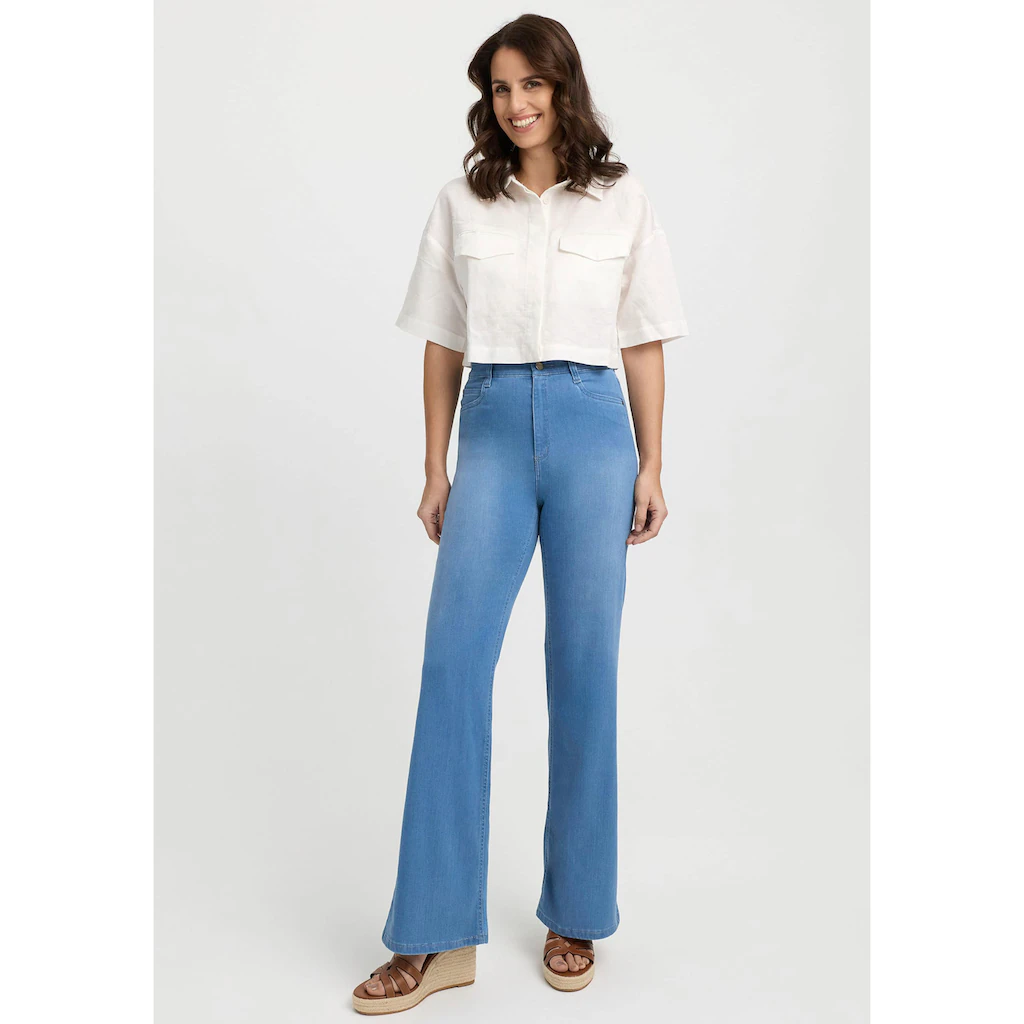 wonderjeans Bootcut-Jeans in hellblauer Waschung